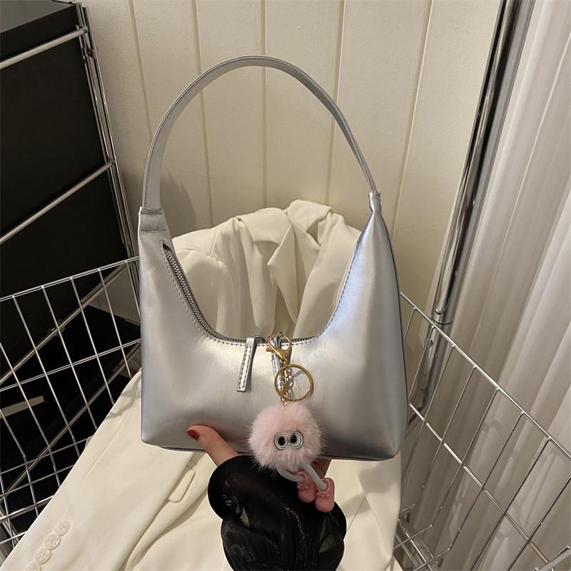 

Elegant Black White Pink And Silver Pu Shoulder Bag For Fashionable Daily Outfits Without Pendant срібний