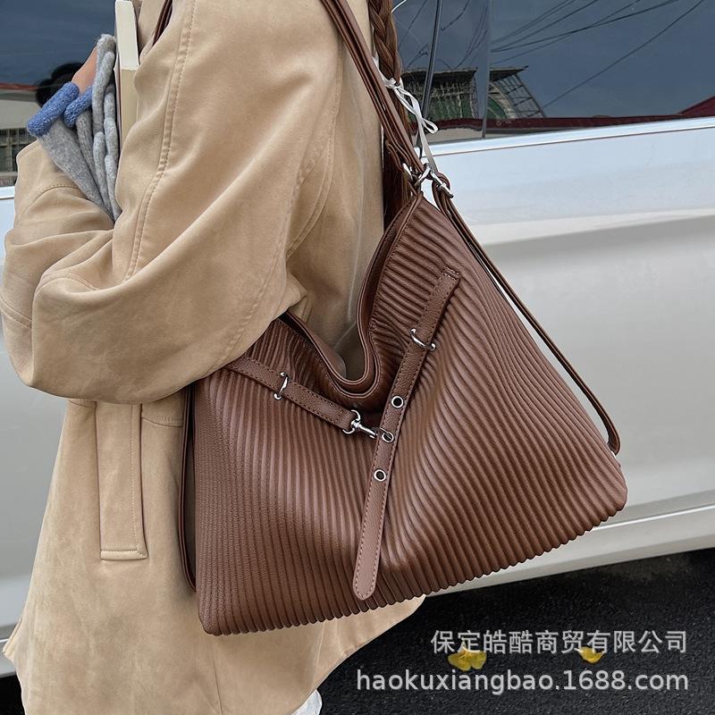 Folded Tote Bag Women's Large Capacity 2025 New Autumn and Winter Niche Shoulder Messenger Bag Multi-functional Backpack Backpack