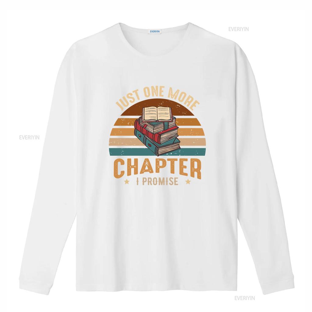 Just One More Chapter T Shirt Retro Stacked Books Design for Book Lovers Reading Enthusiasts vintage Washed graphic homme