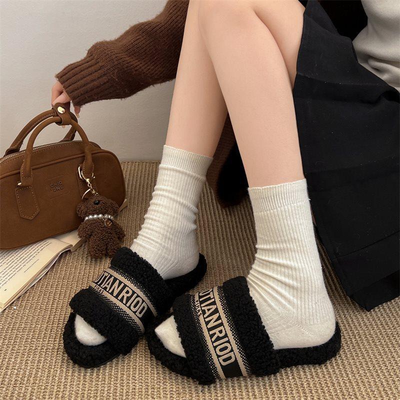 Varma tofflor i bomullsmop, ett ord, fluffiga, damytterplagg, broderi och sammet, platt botten, koreansk version, Xiaoxiangfeng 2025 nya höst och vinter