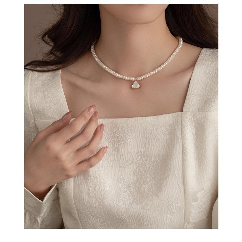 Pendente per Gonna in Madreperla Naturale Collana di Perle - Semplice ed Elegante, Catena Lockbone - Lusso Leggero, Accessorio Collana a Catena con Perline di Nicchia