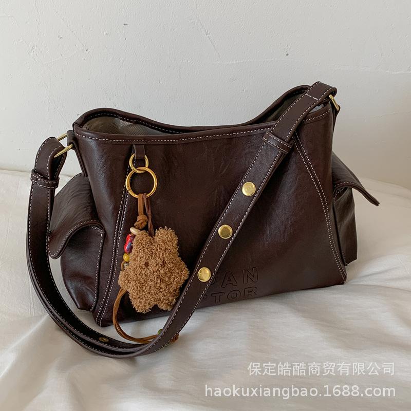 Bags Women's tote bags Large capacity messenger bags 2025 New retro versatile shoulder bags Popular bucket bags this year