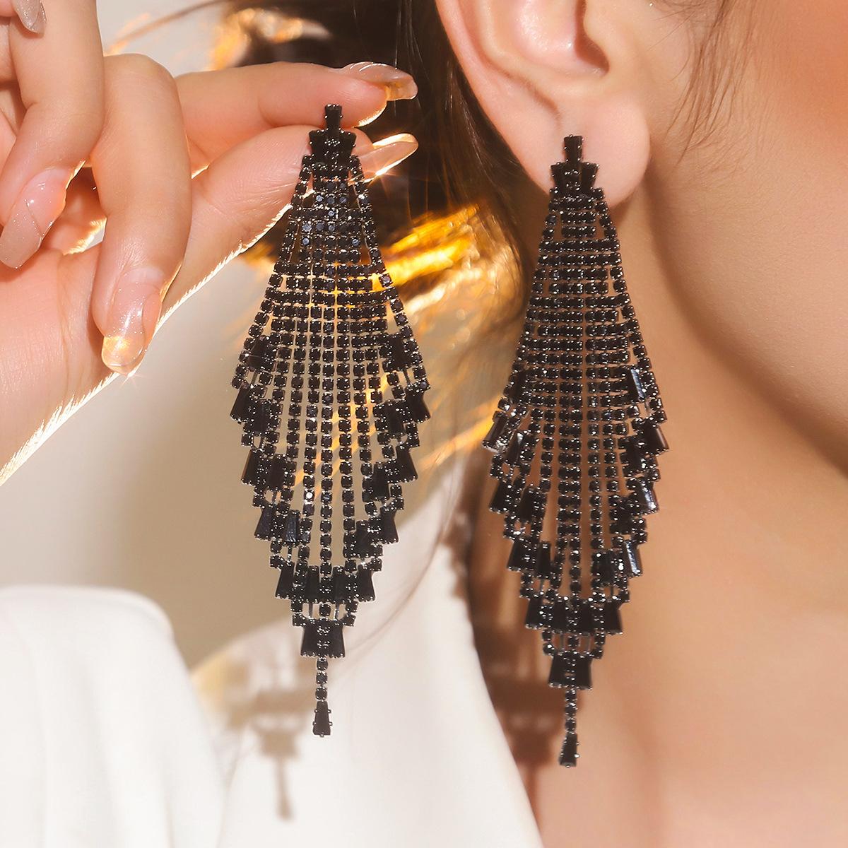 

Luxury Shiny Crystal Claw Chain Long Rhinestone Earrings