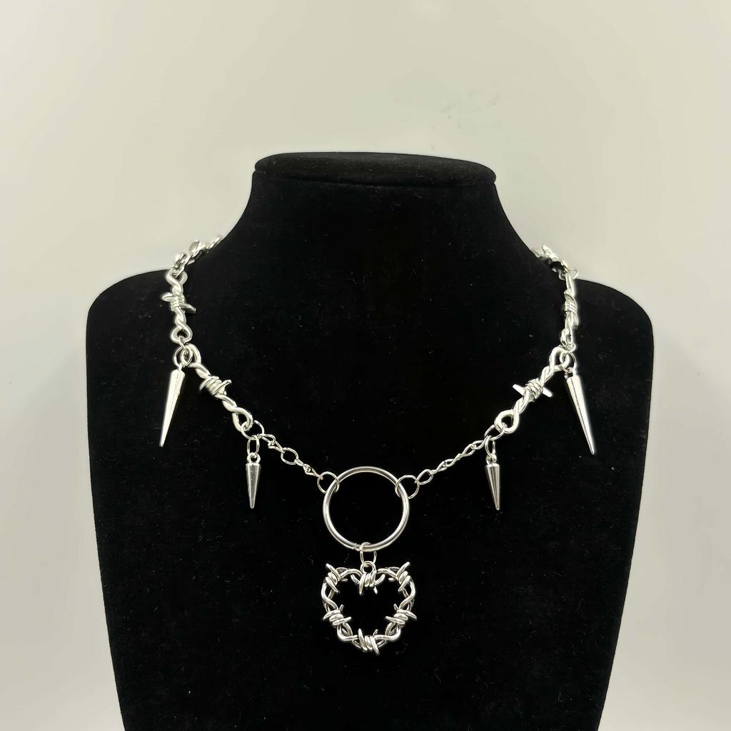 Unisex Hip Hop Heart Pendant Necklace - European Korean Trendy New Thorn Rivet Versatile Accessories for Men and Women