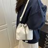 Dámská vintage kbelíková taška s řetízkem a stahovací šňůrkou, crossbody, přes rameno