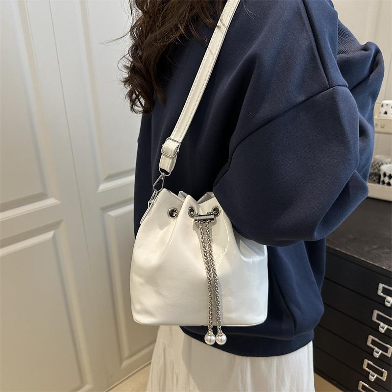 Dámská vintage kbelíková taška s řetízkem a stahovací šňůrkou, crossbody, přes rameno
