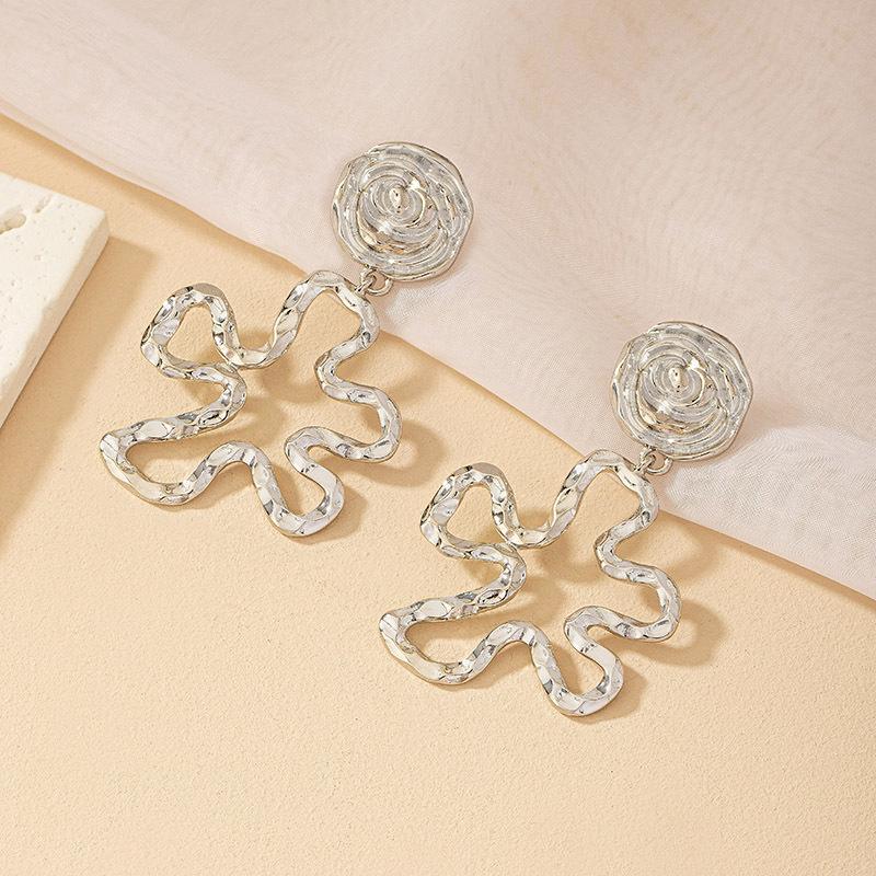 Exaggerated Retro Flower Earrings - Women's Unique Street Style