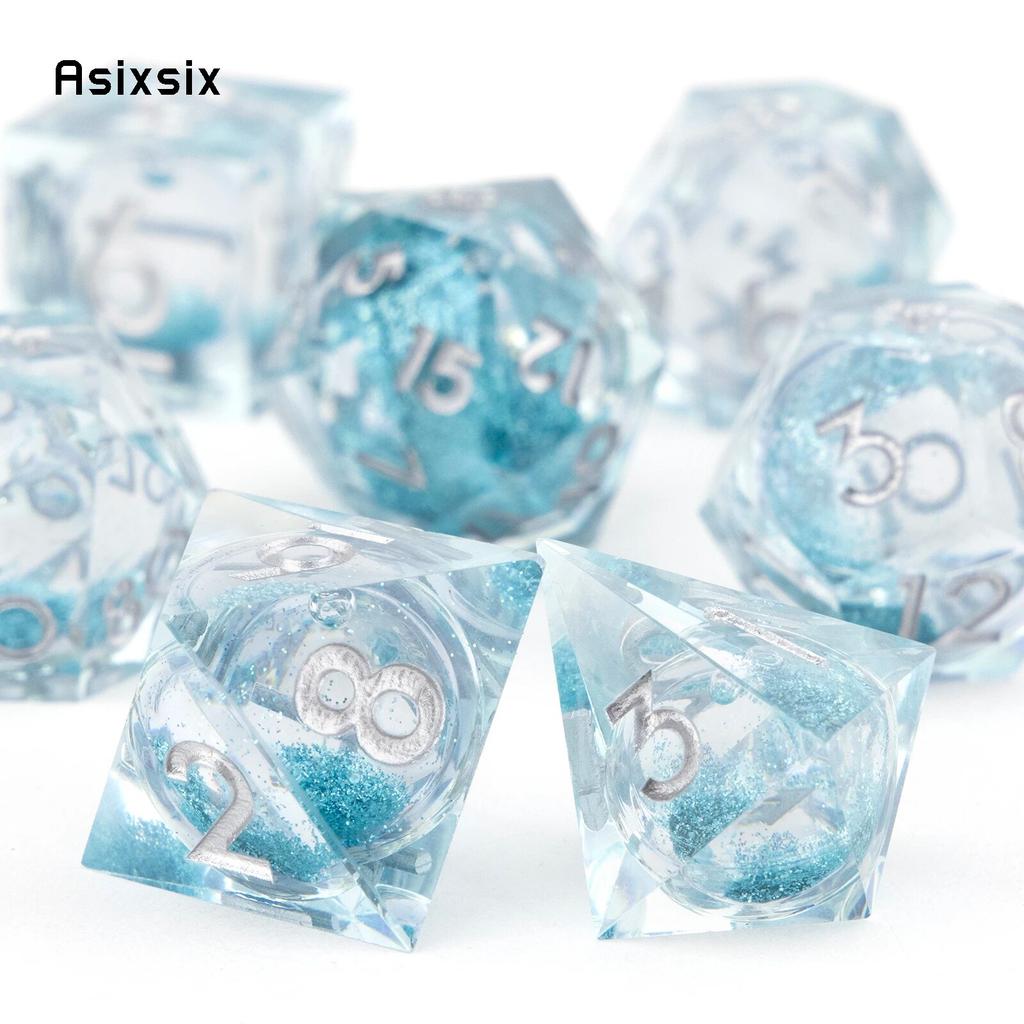 7 szt. Przezroczyste niebieskie żywiczne kostki z płynącym piaskiem, białe numery, ostre krawędzie, wielościenne kostki odpowiednie do RPG, gry planszowej