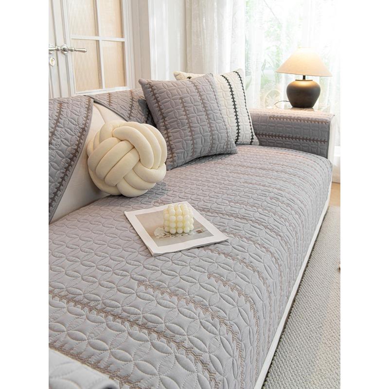 

Non-Slip Sofa Cushion Cover Anti-Scratch Universal All-Inclusive Light Luxury Leather Protector for All Seasons 70*70cm