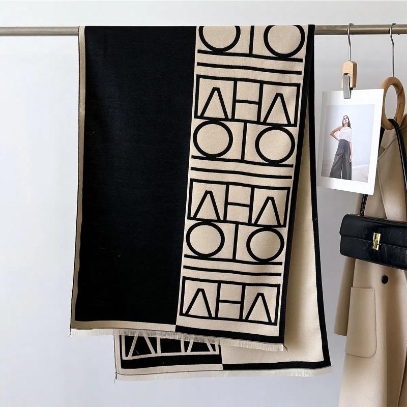 2024 Neuer vielseitiger Herbst- und Winter-Buchstabenspleiß-einfacher Nackenschutz-warmer Schal