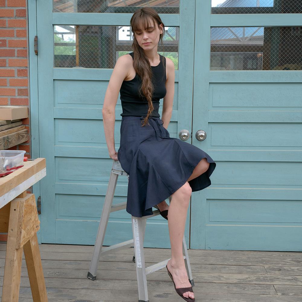 Elssibeui Scallop Point Sleeveless Top_Black