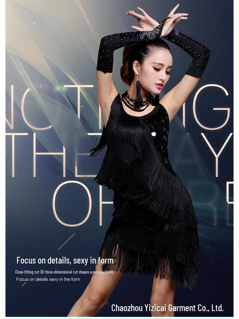 Okouzlující taneční kostým s flitry a třásněmi pro latinskoamerické tance pro ženy