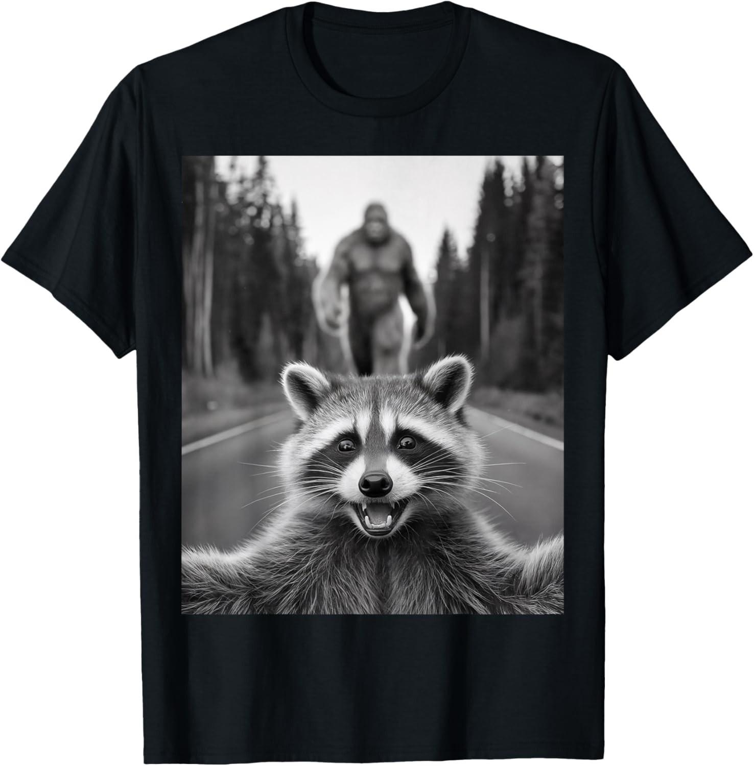 Scared Raccoon Selfie With Sasquatch Bigfoot , Funny Raccoon T-Shirt Mens Womens Tees Top XL