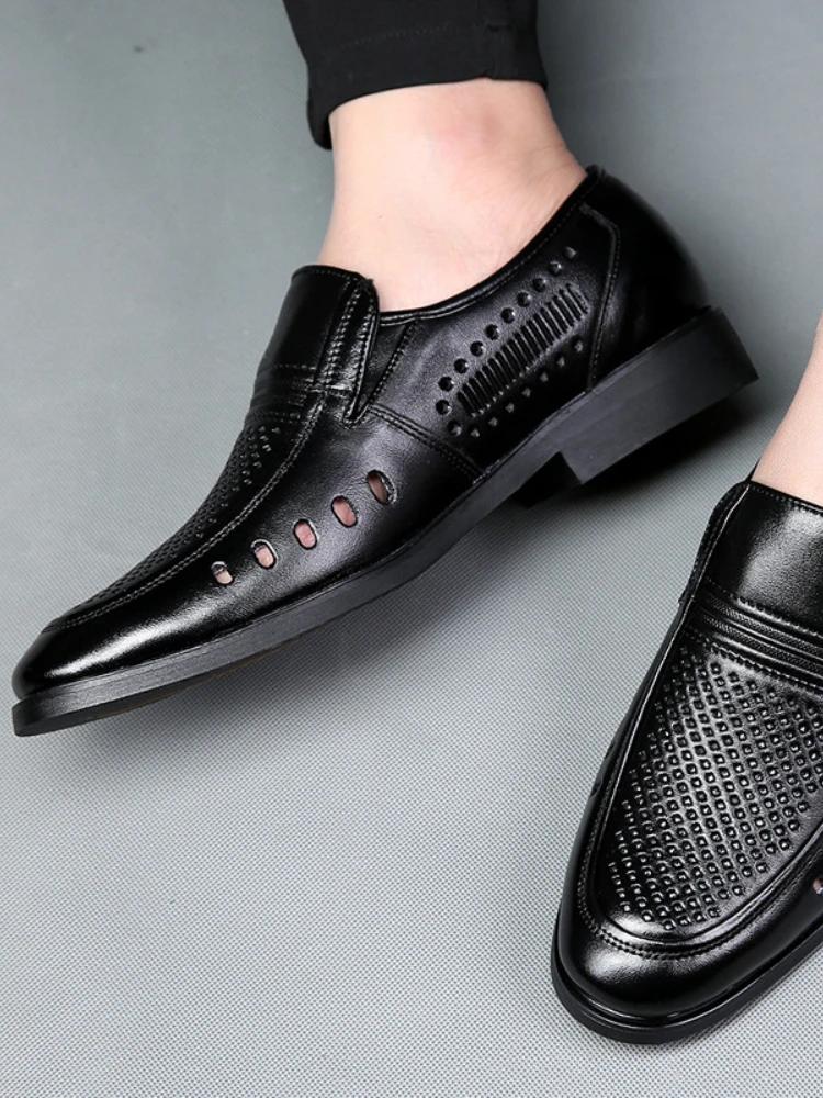 Mode Herrskor i Läder Lyxdesigner Handgjorda Herrtofflor Mockasiner Andningsbara Lätta Utskurna Business Zapatos 2024
