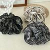 Übergroße Haarbänder mit Rüschenrand und Blumenmuster, Hohes Volumen, Visuell aufwertende Scrunchies, Ästhetische Haarteile im Pastorallook