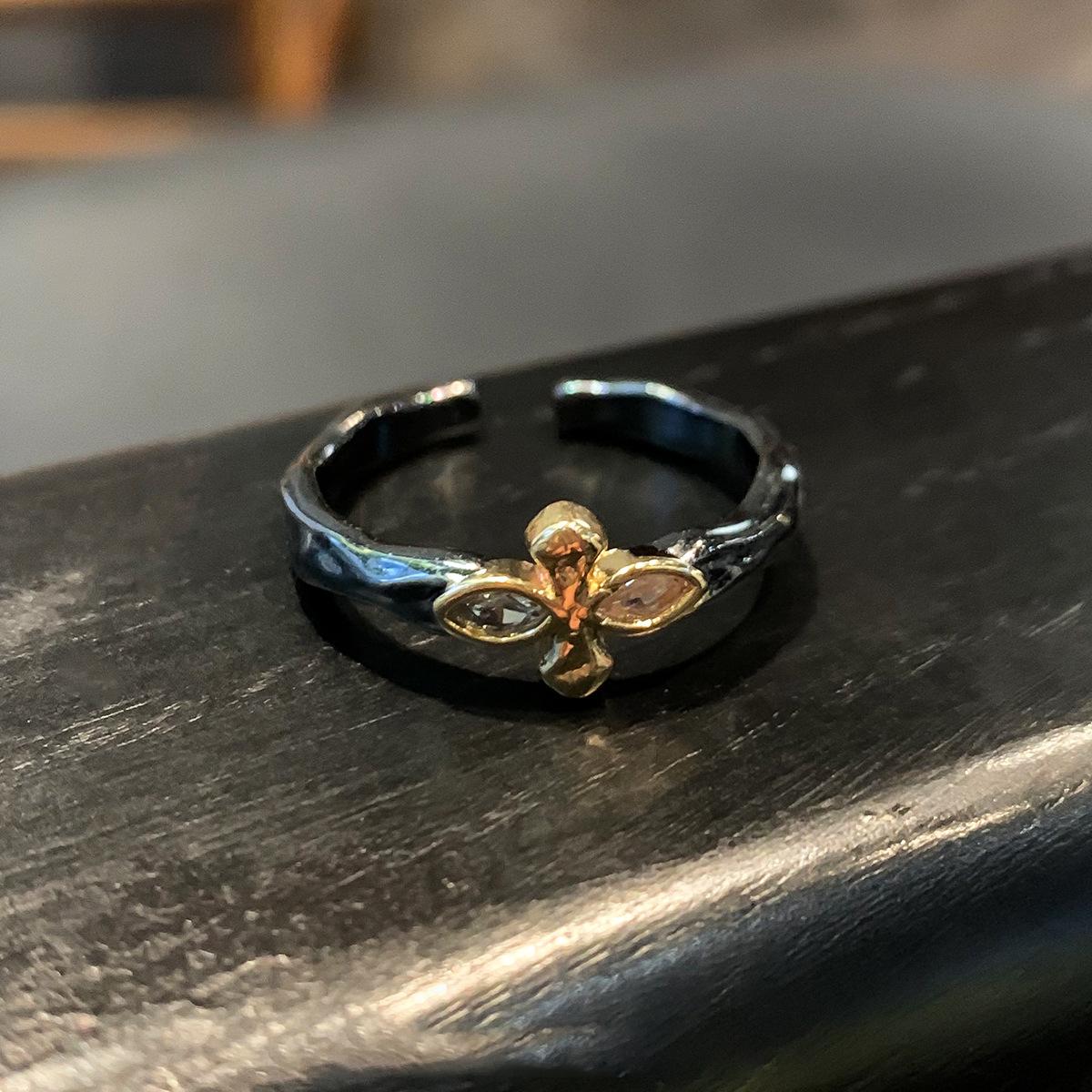 

Золотое кольцо с цветком-крестом и фиолетовым цирконом, нишевый дизайн, премиальная легкая роскошь, кольцо на указательный палец, кольцо для личности