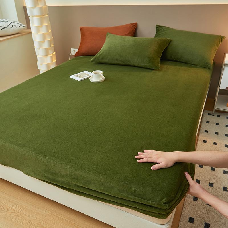 

Осень и зима оливково-зеленый бархат молочный бархат простыня матрас цельный зимний утолщенный теплый чехол на кровать нескользящий шерстяной чехол на кровать 120 * 200 texture single bed hat оливковое зеленый