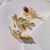 High Grade Metalized Rhinestone Brooches Clothing Accessories Fine Gold Tone Color Leaf Corsage Clothing Luxurious Alloy Metal Leaf BroochLuxury
