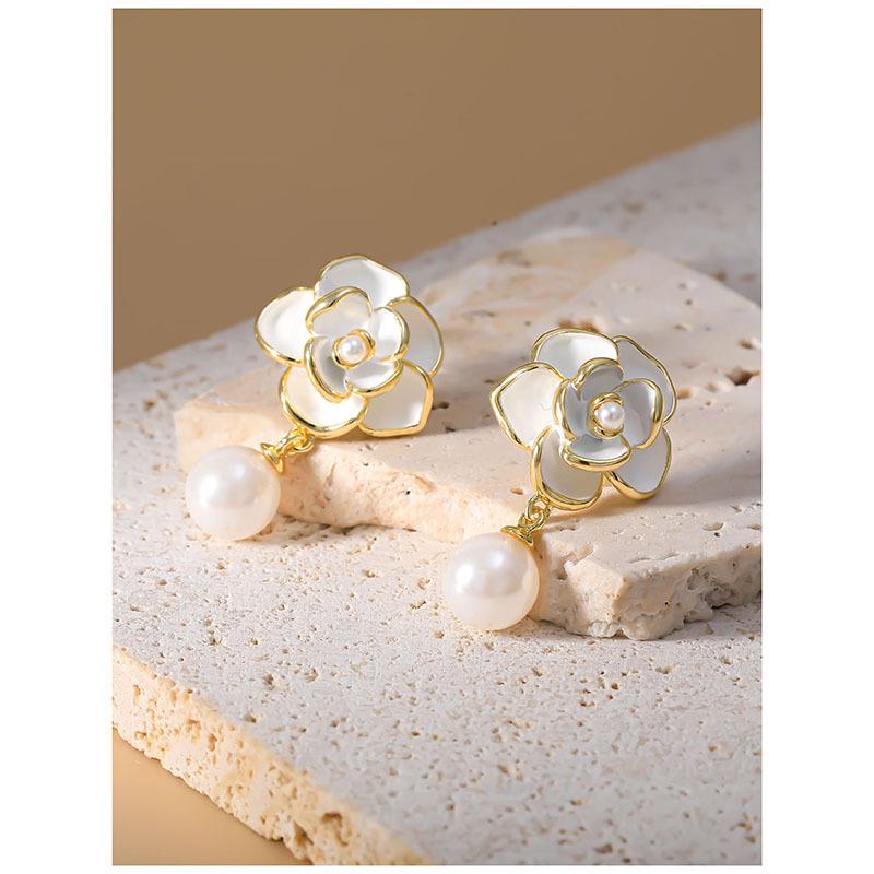 Shining Pearl Copper Alloy Earrings: Light Luxury, High-End Gold-Plated with Strong Color Retention
