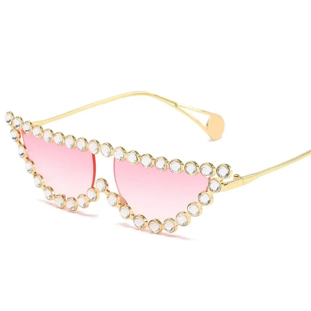 Elegant Retro Cat Eye Sunglasses with Diamond Eyewear Luxury Crystal Shades for Women Men