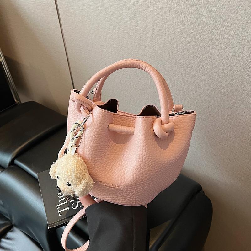 Spring and summer retro high-end bag women's new fashion versatile messenger bag portable bucket bag