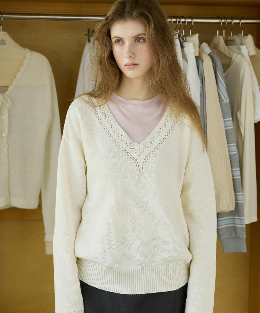 LETTER FROM MOON Punched V-Neck Cashmere Knit (Ivory)