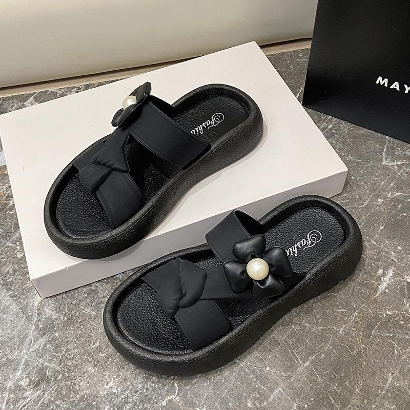 Pearl Flower Slippers Women's New Summer Versatile Women's Flat Bottom Non-slip Thick Bottom Outer Wear Student Fashion Beach Sandals