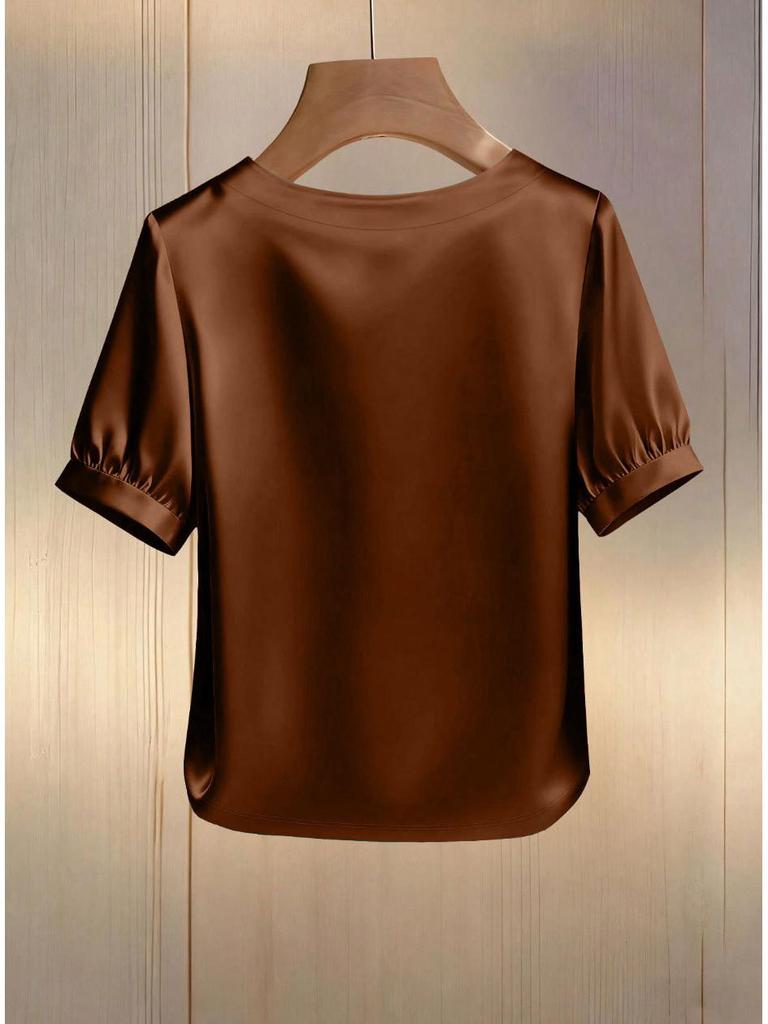 Women's Stylish Pearl Collar Satin T-Shirt: Short-Sleeve, Round Neck, Summer Fashion.