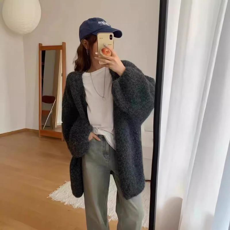 Autumn and Winter New Temperament Loose Lazy Wind Knitted Sweater Women's Thick V-neck Lantern Sleeves Warm Knitted Jacket