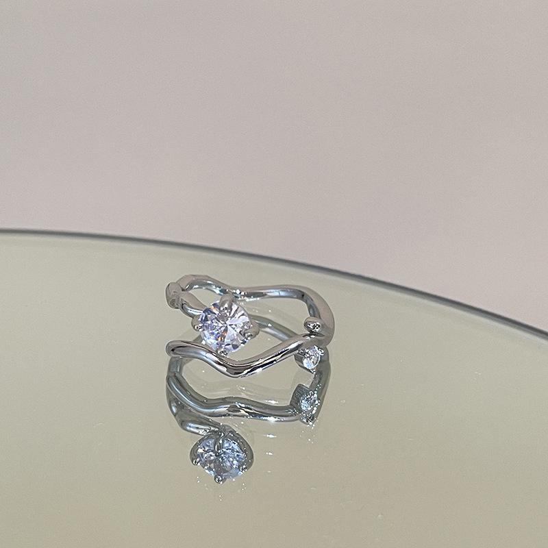 

Modern Open Copper Ring With Irregular Wave And Beautiful Zirconia Women For