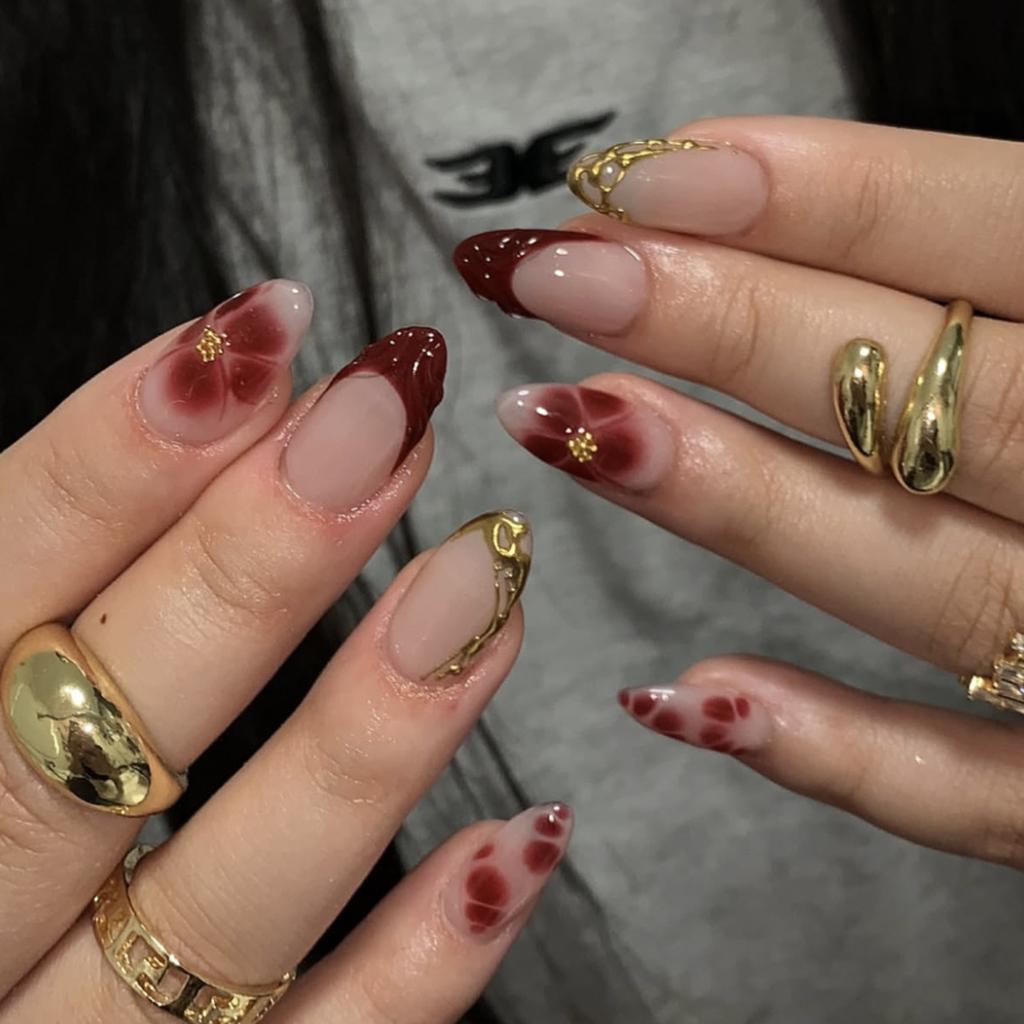 24PCS Retro Brown Five-petaled Flowers French Press On Nails Golden Irregular Edge Almond Fake Nails for Women Simple False Nail