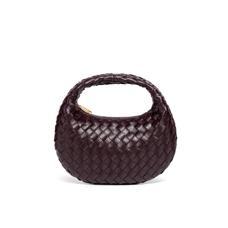 Stylish solid color hand-carried women's bag, simple and trendy handwoven bag, shoulder messenger bag.