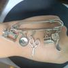 Fashionable Waist-Cinched Anti-Exposure Brooch with Sewing Tools Pendant