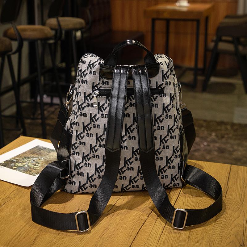 Рюкзак с буквенным принтом — фото 9