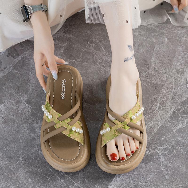 High-value Thick-soled Pearl Slippers for Women To Wear 2025 Summer New Fairy Style with Skirt Comfortable One-word Drag Girl