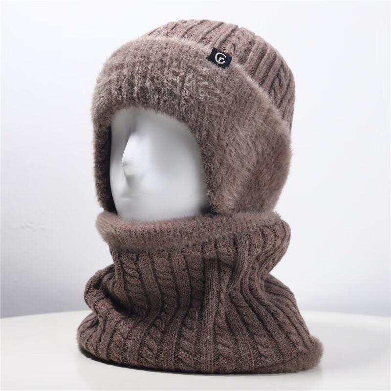 Теплый вязаный комплект: шапка и шарф для пожилых