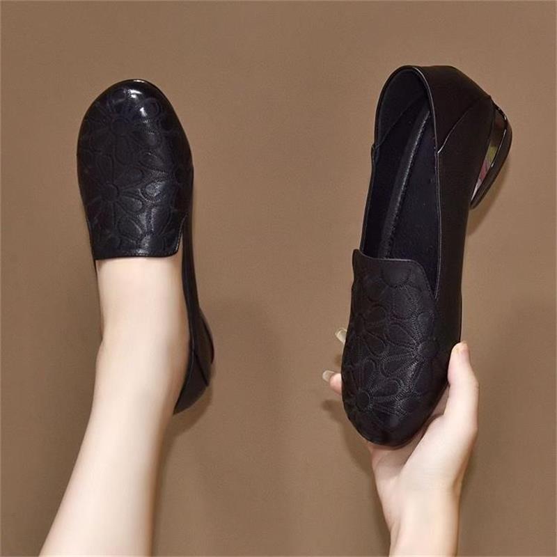 Soft leather women's single shoes spring and autumn new embroidered low-heeled small leather shoes 2025 new casual and comfortable one-pedal women's