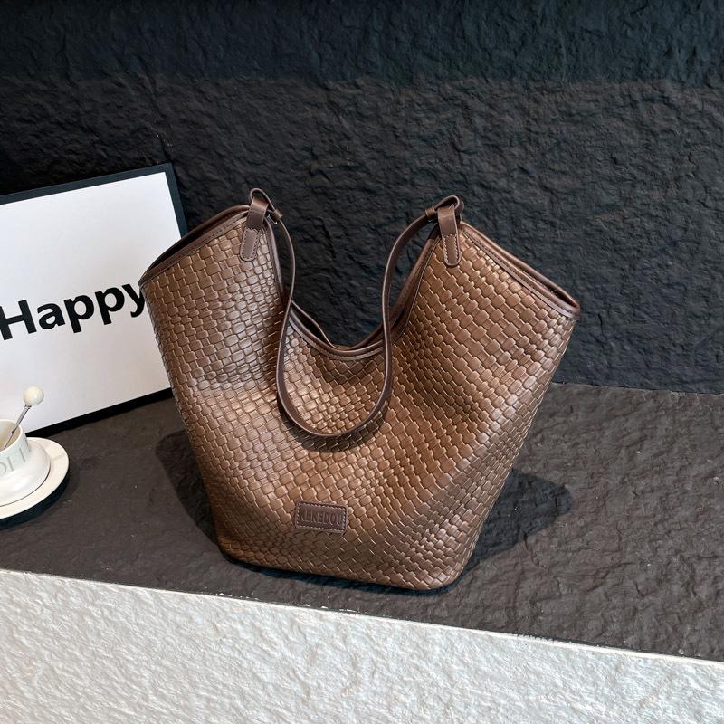 Large-capacity Retro Bag Women's Autumn and Winter Versatile New Casual Shoulder Bag Popular Commuter Tote Bag