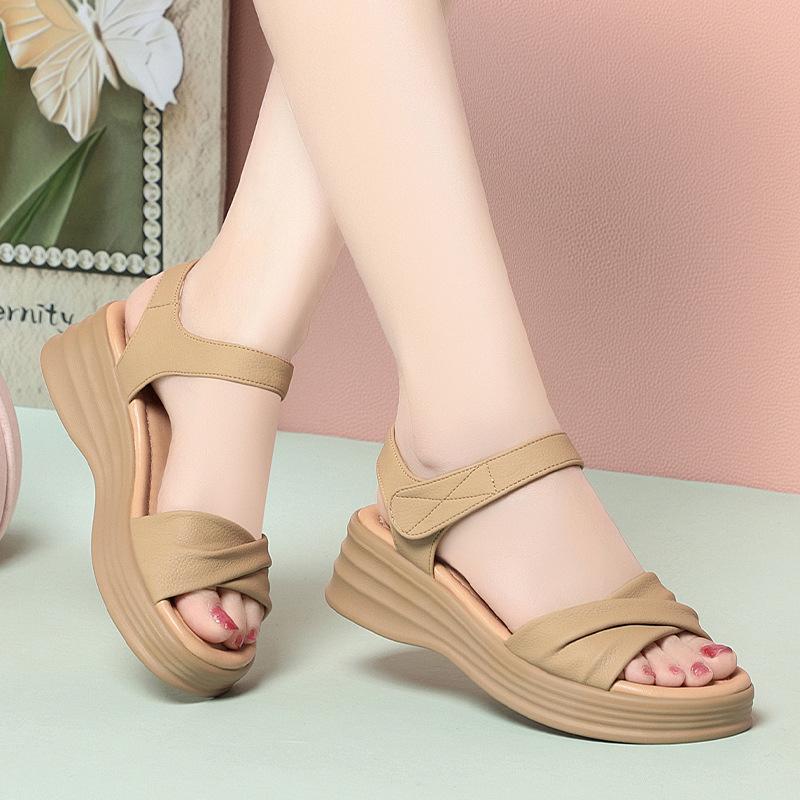 Flat-Soled Mother Shoes Sandals For Women 2025 Thick Sole New Shoes For Women's Sponge Cake Soft Sole Summer Women's Shoes