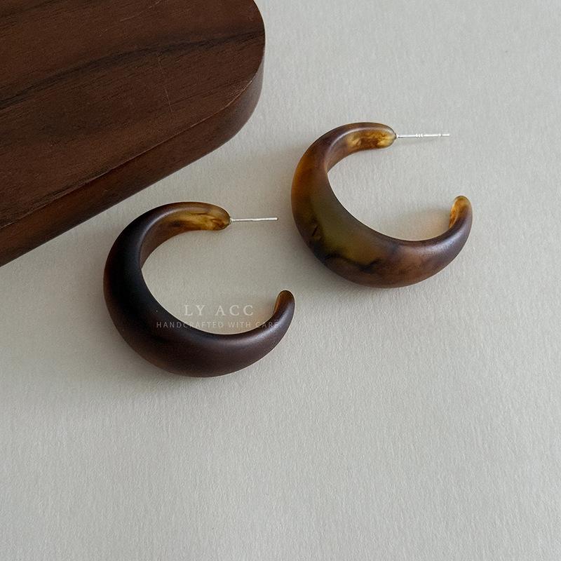 Retro color large C-shaped resin earrings, earrings, simple temperament, daily high-end fashion personality C-ring earrings, versatile