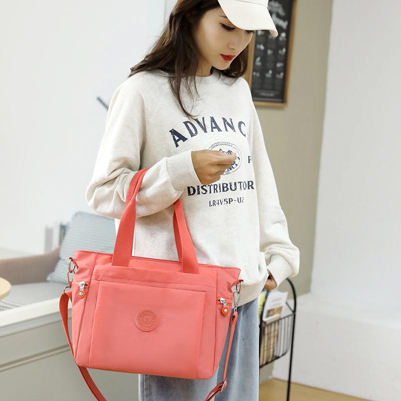 Geantă de umăr și crossbody din nailon în stil coreean pentru femei - Geantă de călătorie casuală și versatilă