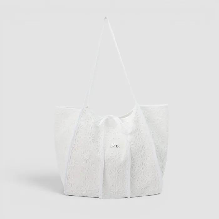 Daisy Lace Bobo Ribbon Shoulder Bag _ [White Edition]