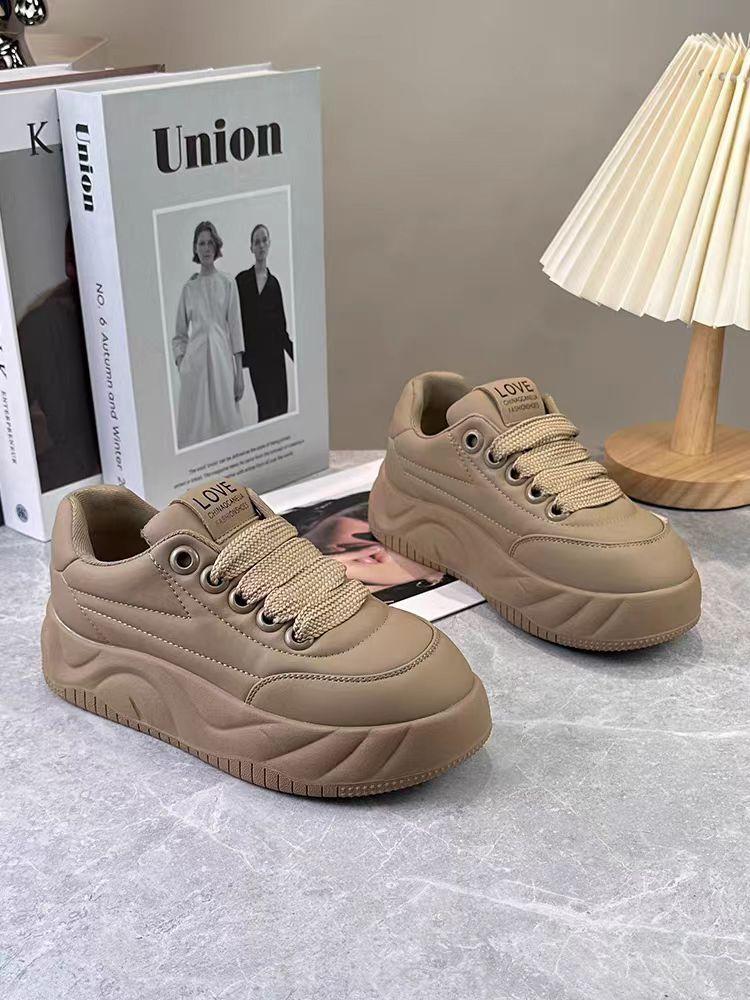 Internet celebrities ins trendy full leather casual board shoes women velvet 2025 autumn and winter height increase thick sole small man muffin s