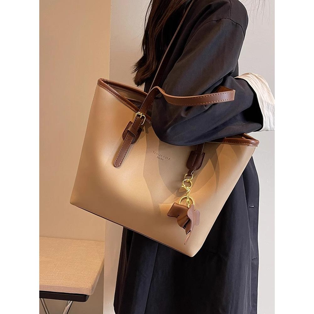 Large-capacity bag women's 2025 new trendy autumn and winter high-end shoulder bag texture women's commuter layered tote bag
