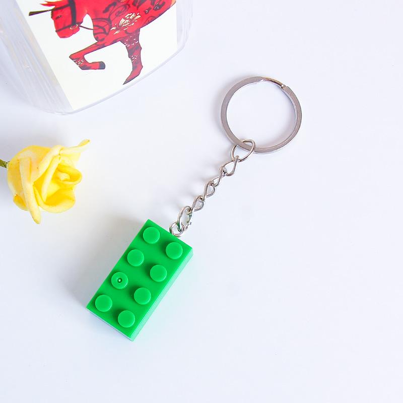 Bunte 2x4 Noppen Schlüsselanhänger: Personalisierter Taschenanhänger Ornament & Kleines Geschenk