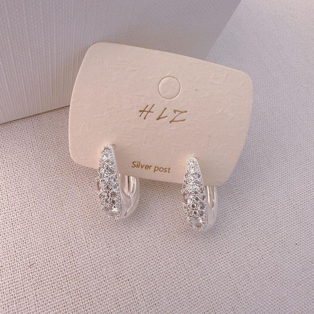 Oval Metal Ear Cuffs with Micro-Paved Zirconia - Sparkling, Fashionable, and Versatile Design for Women