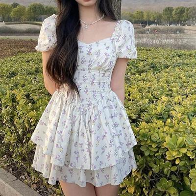 Rochie vintage cu decolteu pătrat și imprimeu floral, cu fustă tutu de prințesă