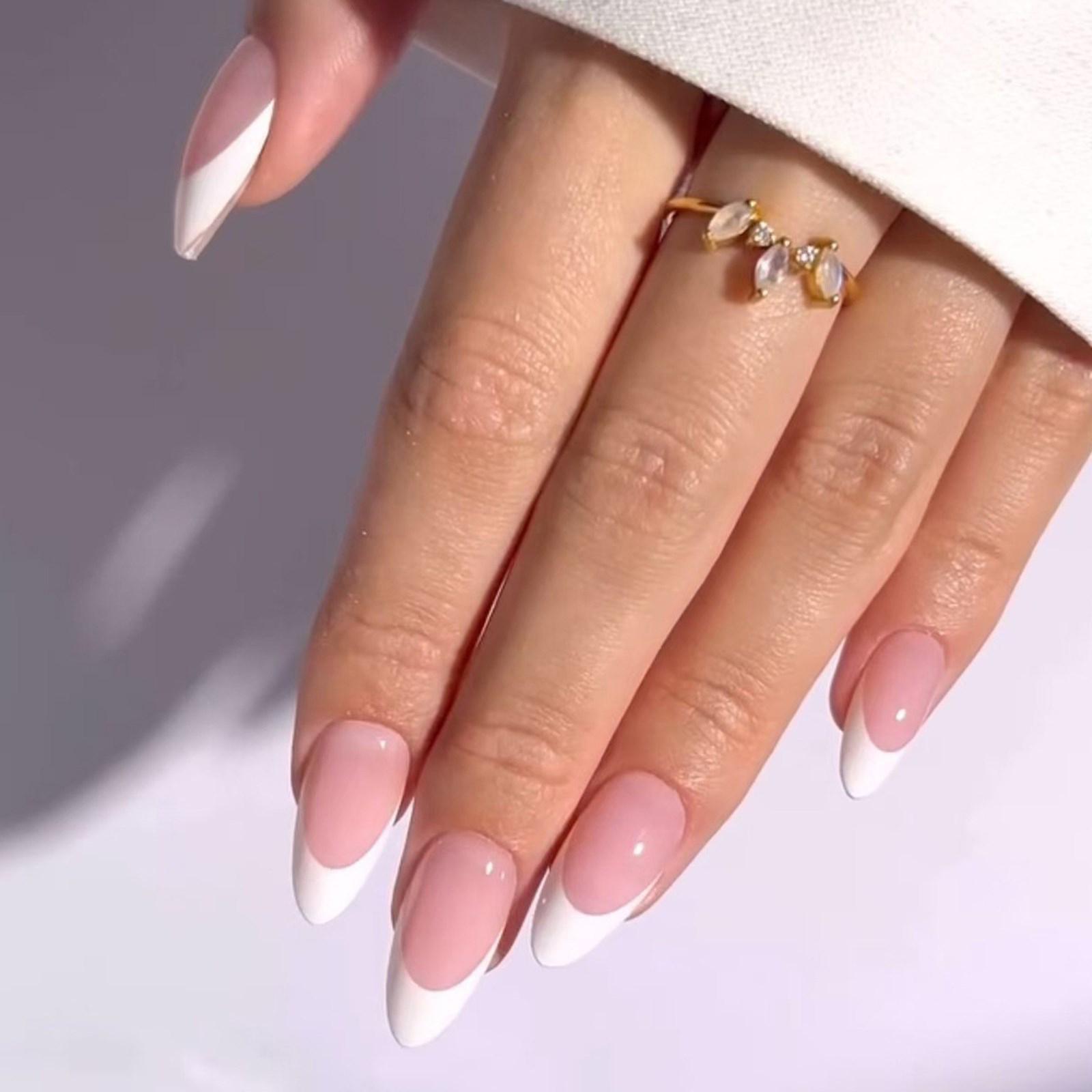 

24 шт. Короткие миндалевидные накладные ногти Элегантные искусственные ногти Французский кончик Наклейки для ногтей Глянцевые накладные ногти для женщин