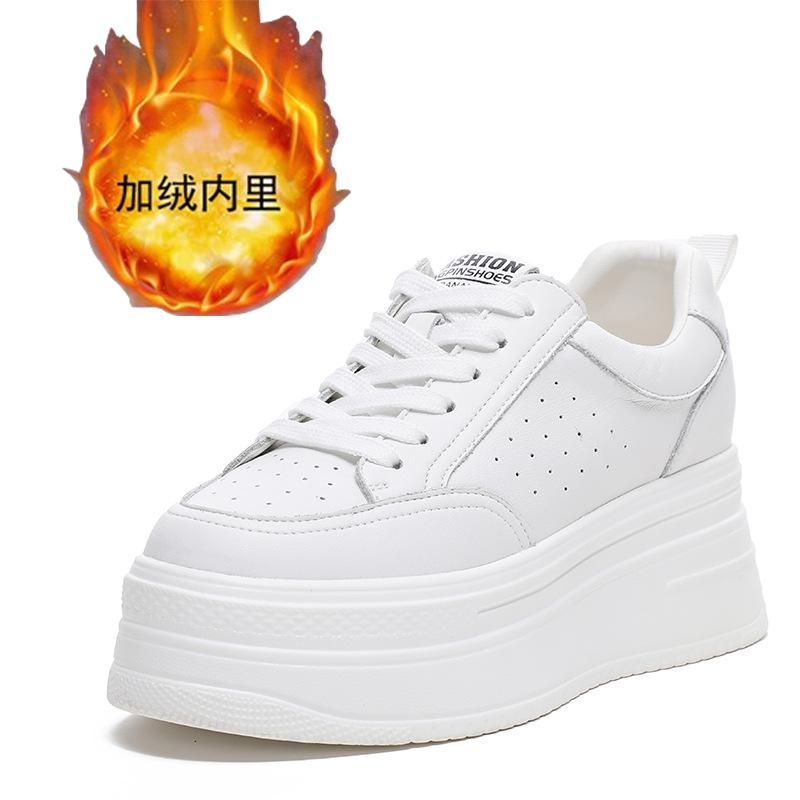 Scarpe sportive con plateau interno e suola spessa da donna primavera estate traforate traspiranti scarpe da donna di Wenzhou modelli rialzanti traspiranti rialzanti