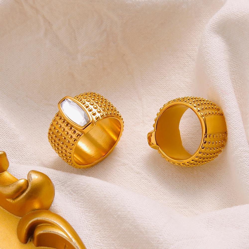 YueShi French Retro Zircon Ring - Elegant Wide Design Jewelry.